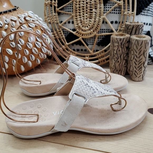 Vionic Wanda Sandals Leather Snake Adjustable Post Toe Bone Comfort Womens 9/41 - Picture 2 of 12